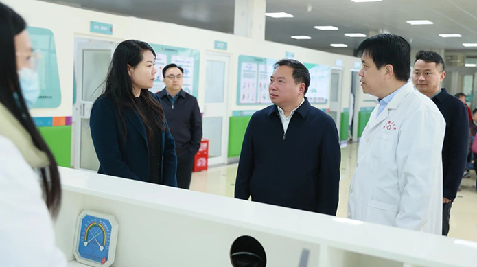 郭超调研卫健工作时强调 坚持规划引领 优化资源布局 加快构建与城市发展相适应的医疗卫生服务体系