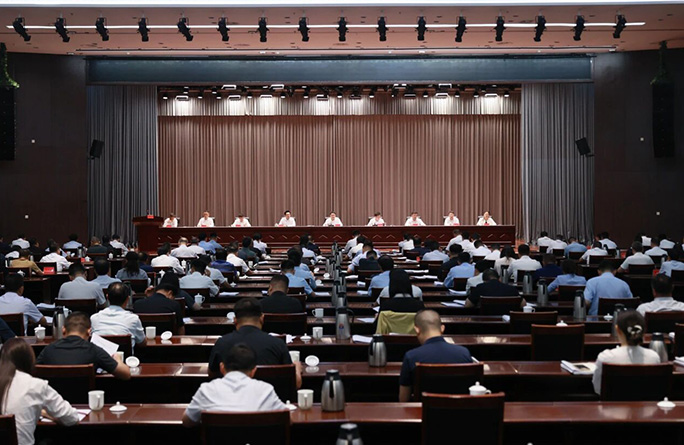 县委城市工作暨全县服务业大会召开