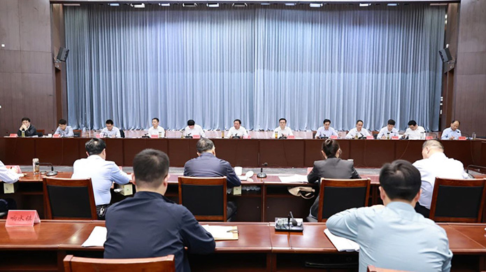 县委常委会扩大会议暨县四套班子月度工作例会召开